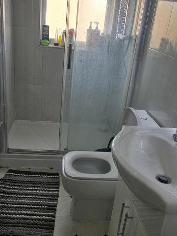 1 bedroom in a house share to rent - Photo 5