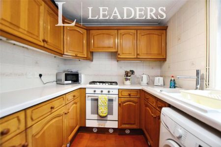 1 bedroom in a house share to rent - Photo 5