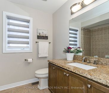 For Lease - 24 Cozens Drive, Richmond Hill, Ontario - Photo 2