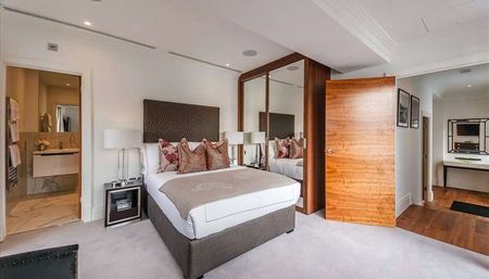 Brand new & stunning two bedroom apartment on the River Thames - Photo 3