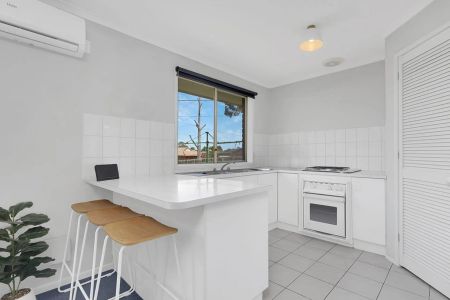 Bright & Spacious Single-Level Home in Prime Mill Park Location - Photo 5