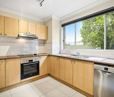 BEAUTIFUL 3 BEDROOM TOWNHOUSE - Photo 5