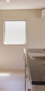 Fabulous 4 bed + 2 bath Home - Photo 4