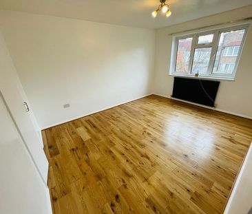 3 Bed Semi-Detached House, Queensland Avenue, SW19 - Photo 4
