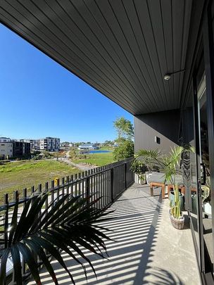 Sunny safe modern Northcote Apartment - Photo 1