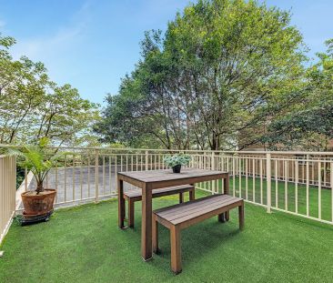 Fully-Furnished Studio Apartment in Heart of Lower North Shore - Photo 2