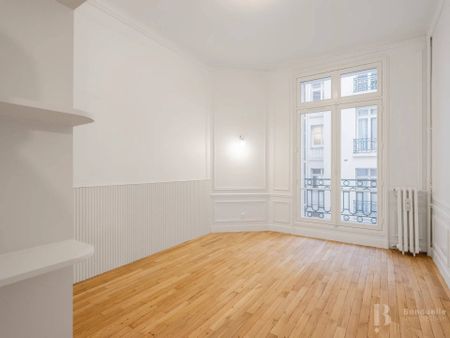 Rental Apartment Paris 8th Europe - Photo 3