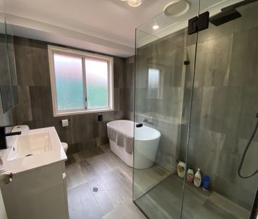 Freshly Renovated Bathroom & Kitchen - Photo 6