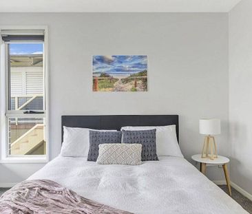 Fully Furnished with Gerroa Views - Photo 3