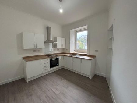 3 bedroom flat to rent - Photo 4