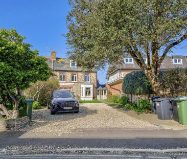 3 bedroom flat to rent - Photo 4