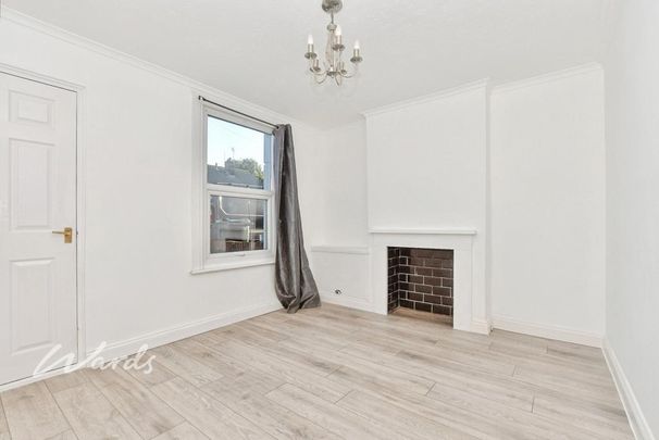 3 bedroom end of terrace house to rent - Photo 1