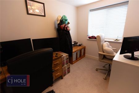 Downend Road, - Photo 4