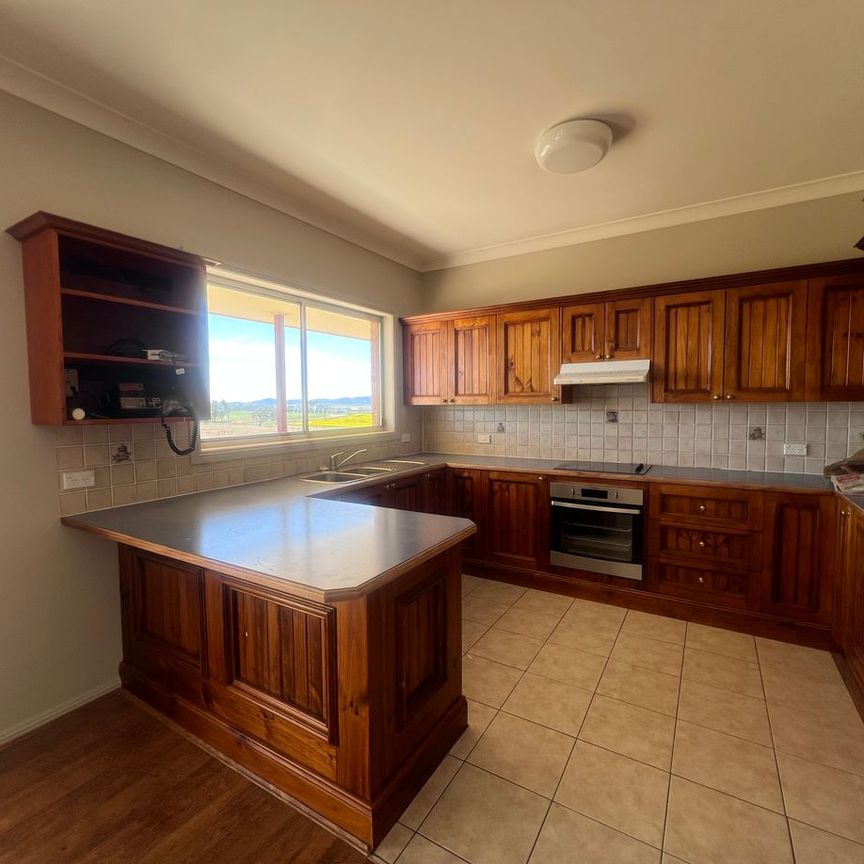 Location - Lifestyle - Farm - 4 Bedrooms - Photo 1