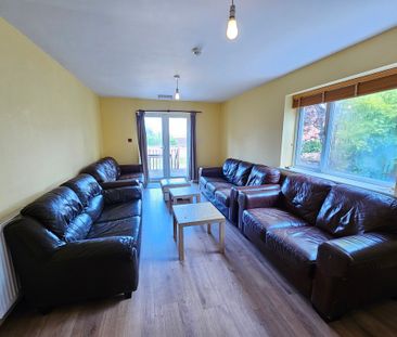 8 Bed Student Accommodation - Photo 1