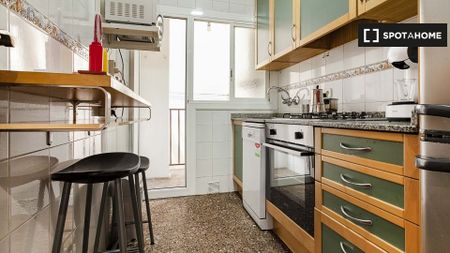 barcelona, Catalonia 08012 - Photo 2