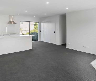 Near New 5 Bedroom Home! - Photo 1