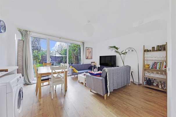 4 bedroom flat to rent - Photo 1