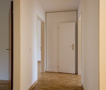 Nähe Gartenbad Aesch - schöne 4 1/2-Zimmerwohnung mit Gartensitzplatz - Photo 4