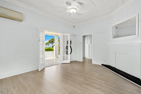 Renovated with character and class - Photo 4