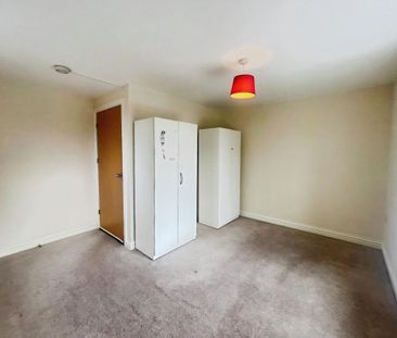 Draper Close, West Thurrock, RM20 - Photo 1