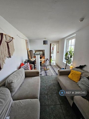 5 bedroom end of terrace house to rent - Photo 3