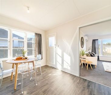 Beautiful renovated 3 bedroom home - Photo 5