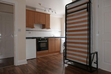 Studio to rent - Photo 2