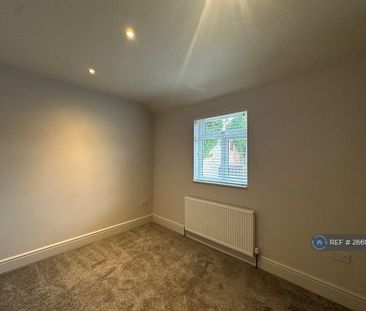 3 bedroom flat to rent - Photo 6