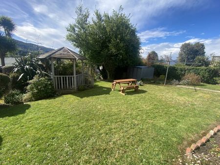 Bright 2-Bedroom Home in Wakari - Photo 2