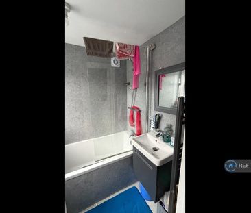 2 bedroom semi-detached house to rent - Photo 6