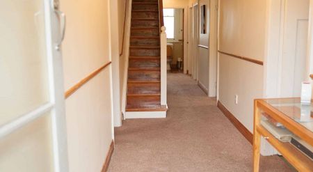 Large Family Home - Photo 5