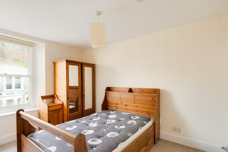 1 Bed Flat - Photo 3