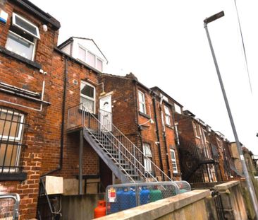 2 bedroom Flat in Brudenell Grove, Leeds - Photo 5