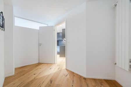 NEW CONSTRUCTION: Completely renovated 2.5-room apartment with balcony - Photo 3