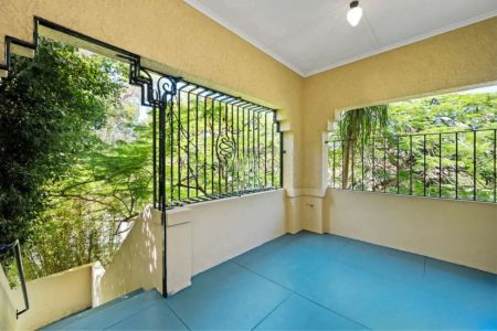 Charming apartment on Broadway - Photo 4