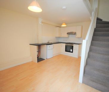 1 bedroom mews to rent - Photo 2