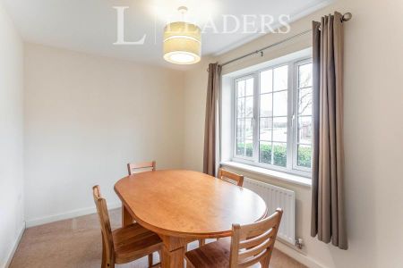 3 bedroom house to rent Whitehead Way, Buckingham, Buckinghamshire, MK18 - Photo 2