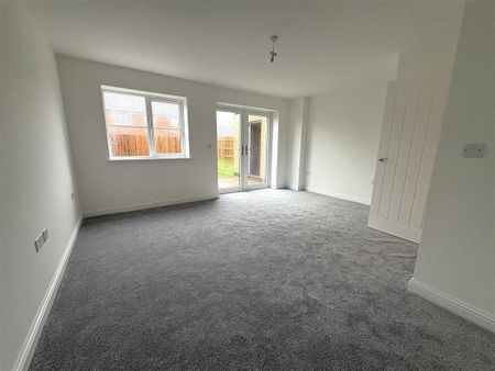 3 bedroom semi-detached house to rent - Photo 2