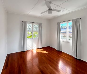 Relaxed beachside living with elevated ocean outlooks - Periodic Lease - Photo 3