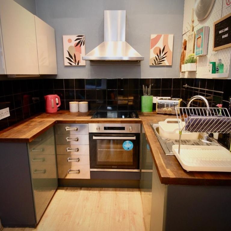 2 bedroom flat to rent - Photo 1