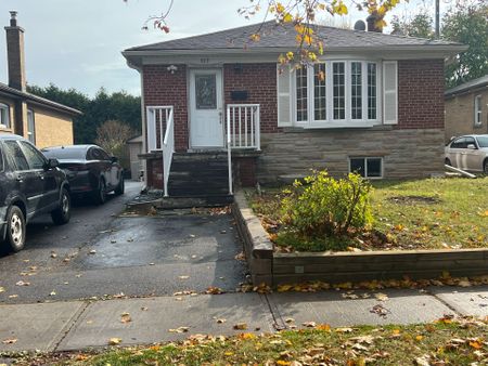 For Lease - 177 Sedgemount Drive, Toronto, Ontario - Photo 2