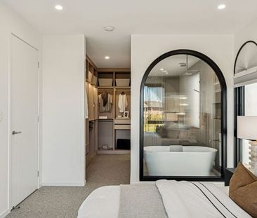 Brand New Luxury Waterfront Villa with Private Lift, City & Water V... - Photo 4