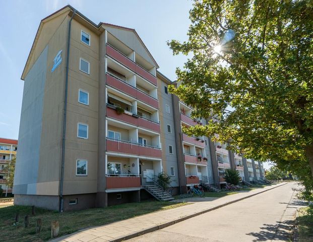 Demnächst bezugsfertig! Gemütliche 3-Raum Wohnung mit Augzug und Balkon. - Foto 1