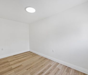 For Lease - 338 Old Mosley Street Unit# Unit 2, Wasaga Beach, Ontario - Photo 1