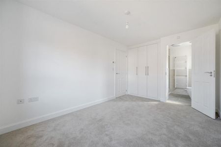 4 bedroom detached house to rent - Photo 3