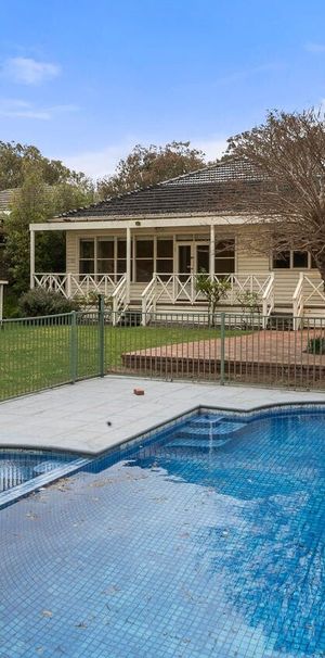 Sandringham - Photo 1