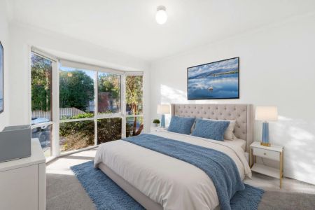 Newly Re-Carpeted 2 Bedroom, 2 Living, With Secure Double Garage Townhouse - Photo 4