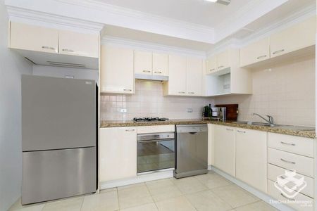 Location! Modern 1 bedroom apartment in Chatswood CBD - Photo 3