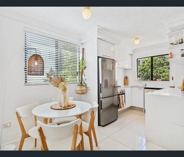 Beachside Living in the Heart of Broadbeach - Fully Furnished - Photo 2